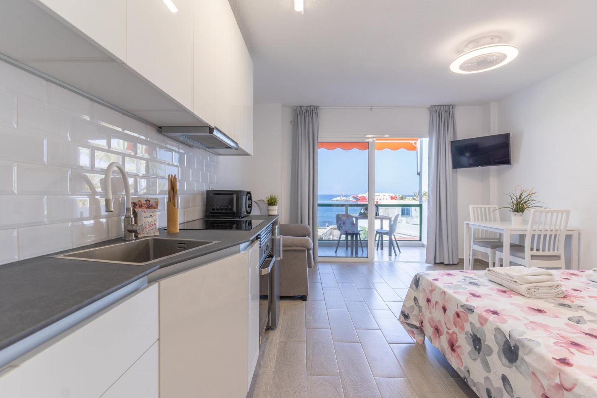 Go2Tenerife Apart'Dida Pool & First Line Of The Sea Los Cristianos  Exterior photo
